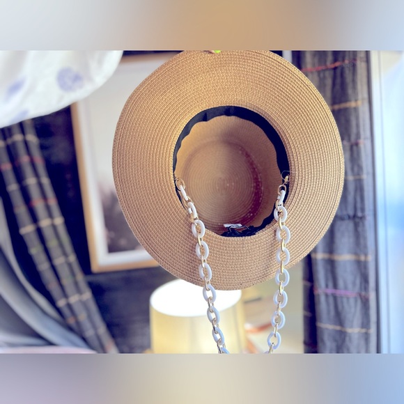 Chain paper hat ๐ coco C O C O - Picture 3 of 12